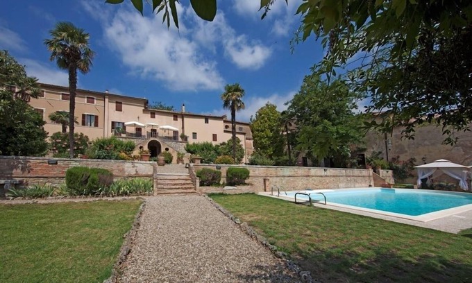 San Giovanni d'Asso Villa | Italian Villa Rental in aTuscan hilltown