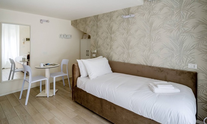 Magenta Apartment | Italianway - The B Village Standard - Apt 02