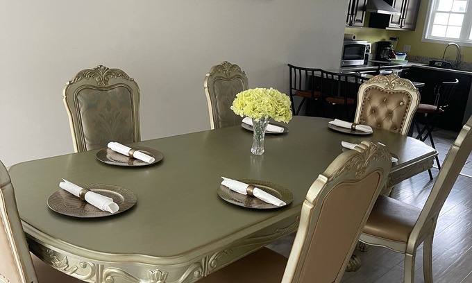 Harrisonburg House | It’s new home located in a quiet location with brand new furniture in.