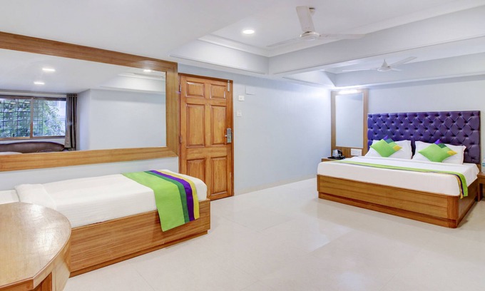 Santacruz West Hotel | Itsy Hotels Cruz Royale Santacruz West
