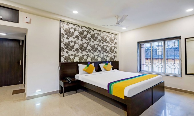Bhowanipore Hotel | Itsy Hotels Neeranand Plaza