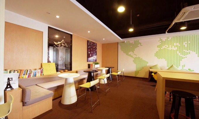 Chongyang Hotel | IU Hotel Chongzhou Qinhe Square