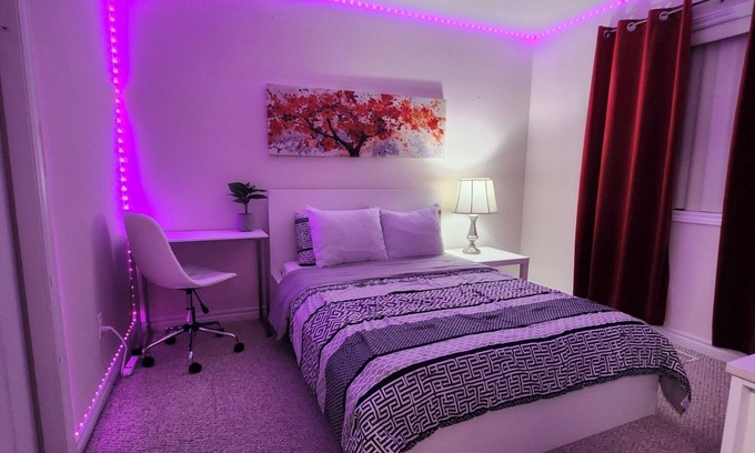 London House | Ivory Staycation-Shared kitchen , washroom (2-1), Street Parking at owners risk