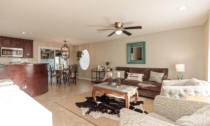 Grayslake House | IVP Manor House Close to Lake, Beach & Naval Base