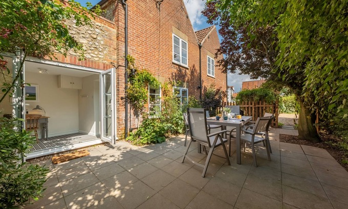 Docking Cottage | Ivy Cottage (D), Docking, Norfolk