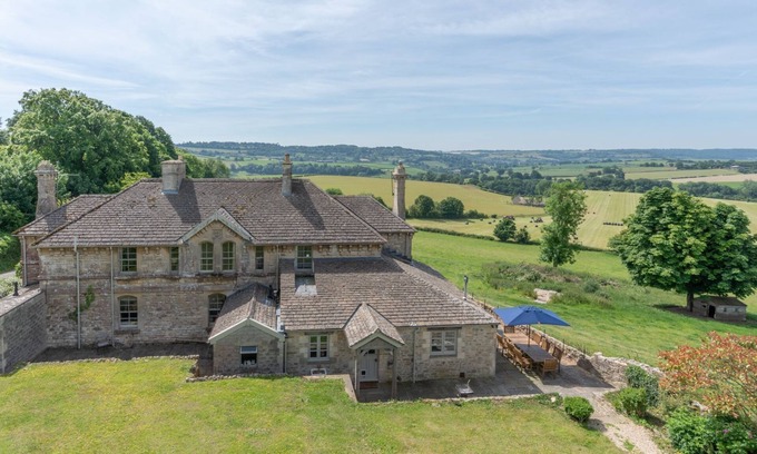 Biddestone Cottage | Ivy Cottage, Euridge - sleeps 9 guests in 4 bedrooms