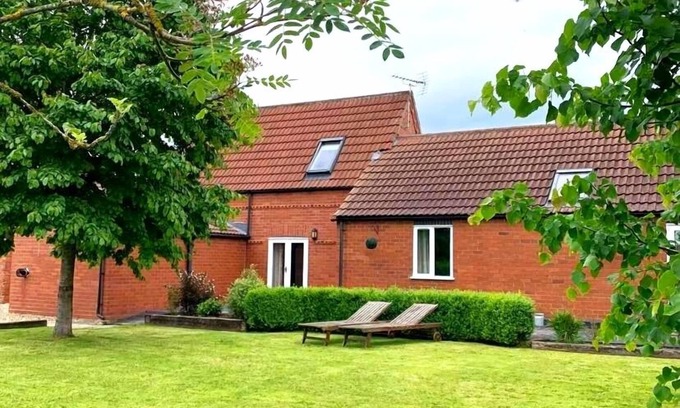Dunnington Cottage | Ivy Cottage, is a stunning Barn Conversion, Situated On A Working Family Farm