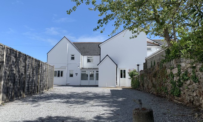 Horton Cottage | Ivy Cottage - short walk to Port Eynon beach and village amenities