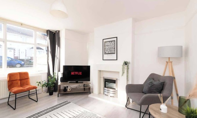 Filton House | Ivy House - 3 Bedroom House In Bristol