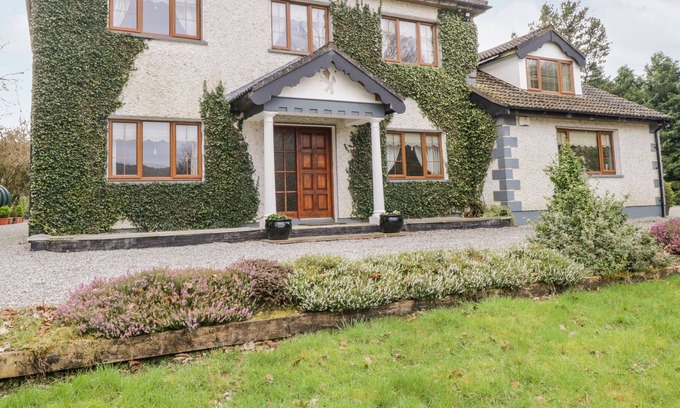 Gurteen Cottage | IVY HOUSE, family friendly, with open fire in Boyle, County Roscommon