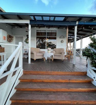 Lakes Entrance Bed & Breakfast | Ivy May Cottage