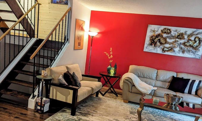 St. Vital House | IvyRose-3 bedroom house with Gym, Sauna and Hot tub in Winnipeg