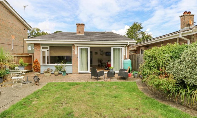 Highcliffe-on-Sea House | Ivys Place