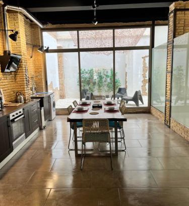 Nou Moles Apartment | IY Loft 4 - Open Plan Garage Style - Up to 4 people