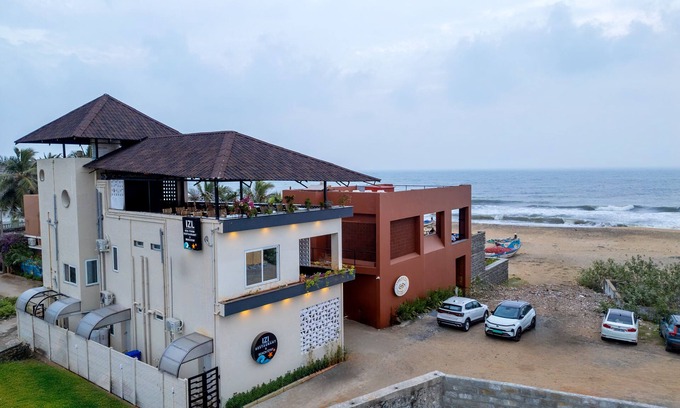 Vadanemelli Hotel | Izi Beach Stay