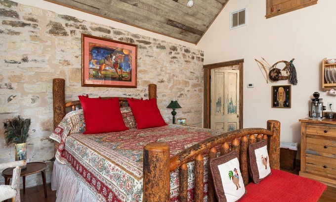 Fredericksburg House | J.D.'s Bunkhouse | Romantic Cabin for 2