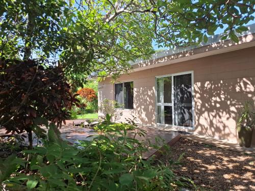 Cooktown House | J & Ella's Holiday House - 1 Bedroom, 1 Bathroom Home