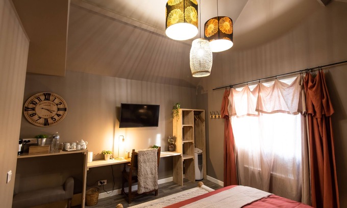 Saint-Loup-de-Naud House | J&J Room - Exceptional accommodation near Provins. www.jj-accommodation.fr
