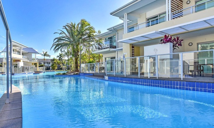 Salamander Bay Apartment | J's Resort Pacific Blue Swim Up