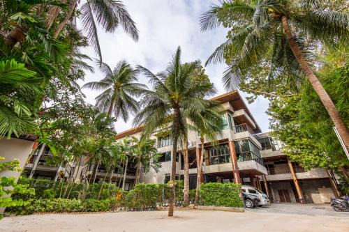 Chaweng City Center Hotel | J4 Samui Hotel - SHA Plus