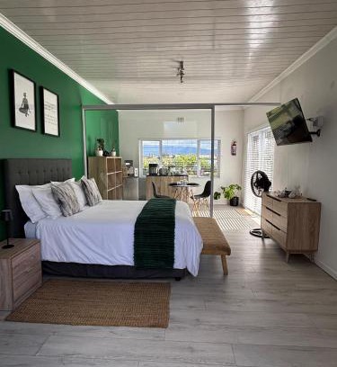 Grassy Park Cabin | Jacana Lodge Zeekoevlei