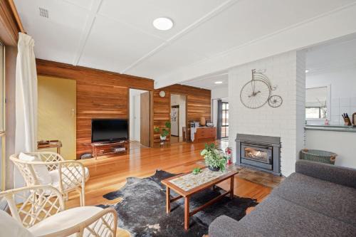 Silverleaves House | Jacaranda Cottage at the Beach