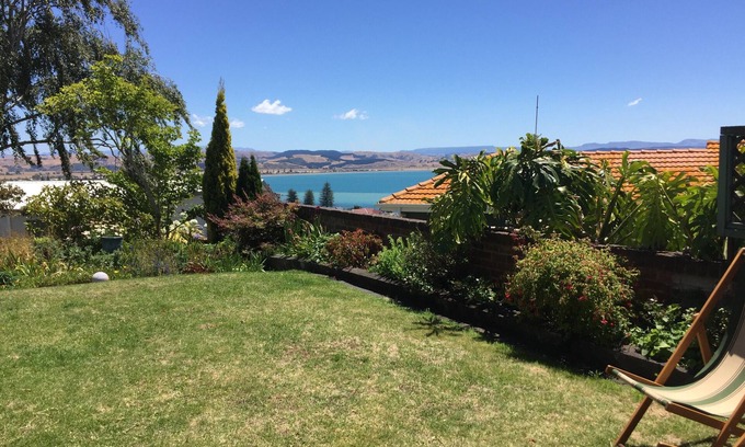 Ahuriri Cottage | Jacaranda Lodge - Napier Hill Holiday Home