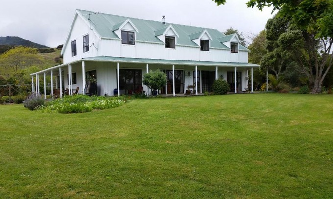 Preece Point Bed & Breakfast | Jacaranda Lodge