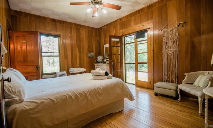 Central Lake Apartment | Jack Room BW Boutique Hotel