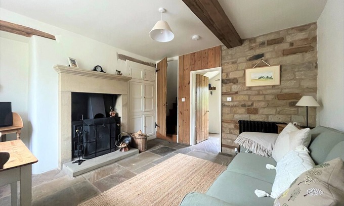 Longnor Cottage | Jack's Cottage -Beautifully Restored Period Holiday Cottage in the Peak District