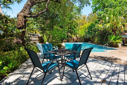Gulf Breeze Apartment | Jack's Place-Gulf Brz-Pool-Close to Bchs 2BD-1BT