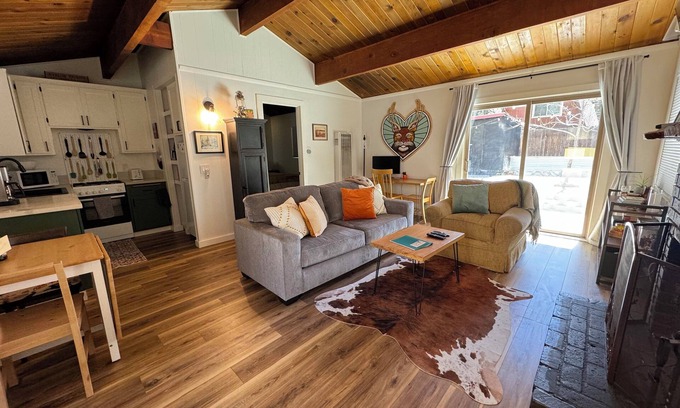 Big Bear Cabin | Jackalope HideoutnCozy 1 BR nDog friendly