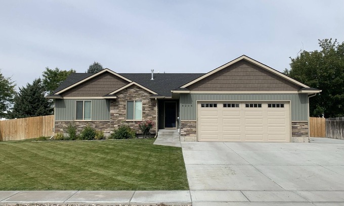 Idaho Falls House | Jacki Lynn's Large Idaho Falls Home/10 beds!