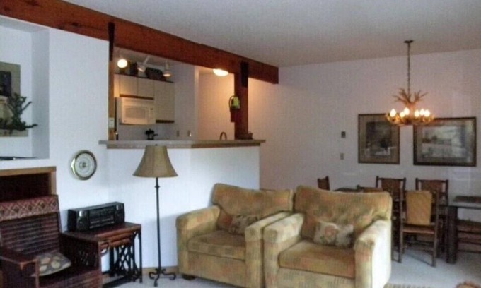Wakefield Condo | Jackson Creek Ski IN/OUT Top 6 person chair