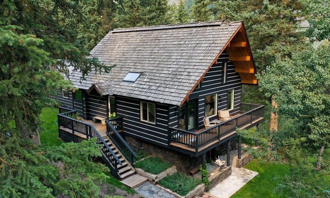 Hoback Junction Ski Chalet | Jackson Hole Chalet in the Pines near Snake River - pet friendly, sleeps 8