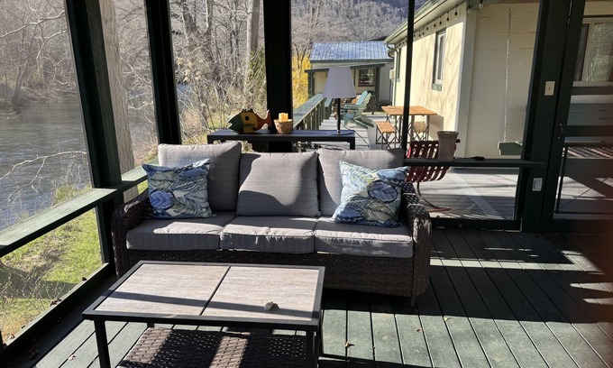 Hot Springs Cottage | Jackson River Retreat - Great fly fishing & close to The Homestead Resort