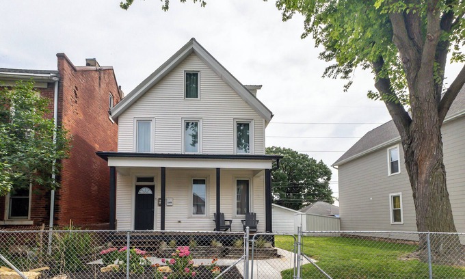 Dubuque House | Jackson Street Suites #1