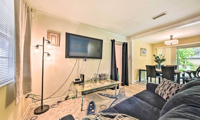 North Beach House | Jacksonville Getaway w/Yard ~ 2 Mi to Beach!