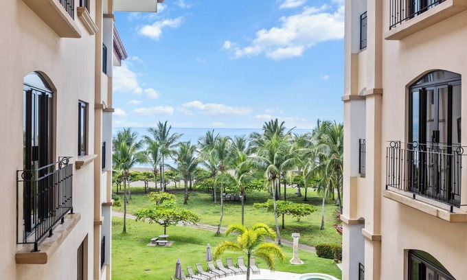 Barrio Los Faroles Condo | Jaco Beachfront Elegance at Tres Regalos Pristine Views in Lovely Jacó Beach
