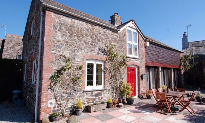 Chillaton Cottage | JACOBS BARN, pet friendly, country holiday cottage in Lifton