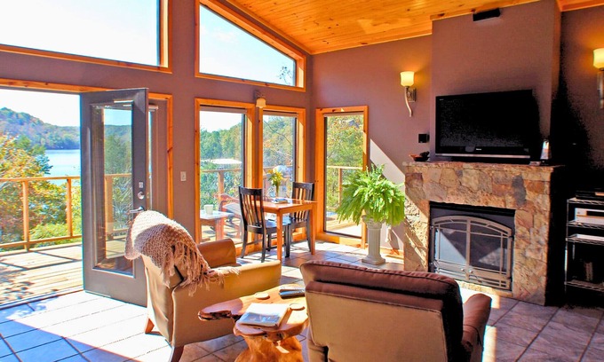 Sylvan Shores House | Jacuzzi, Fireplace, and Romance