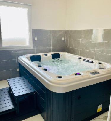 Blainville-sur-Mer House | Jacuzzi privé 500m de la mer