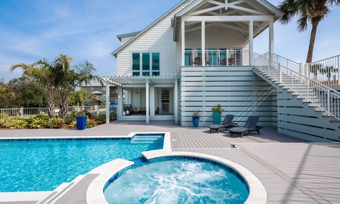 Gulf Trace House | JADA'S DARE~Gulf Views~Heated Pool~Gulf Trace Seclusion~Beach Gear~Modern Luxe