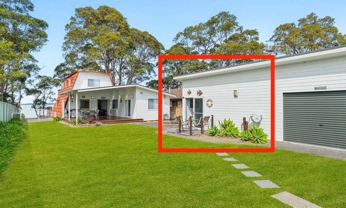 St. Georges Basin House | Jado on the Lake - Captains Quarters