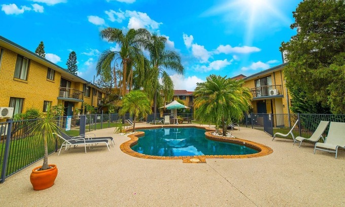 Broadbeach Waters Apartment | Jadon Place