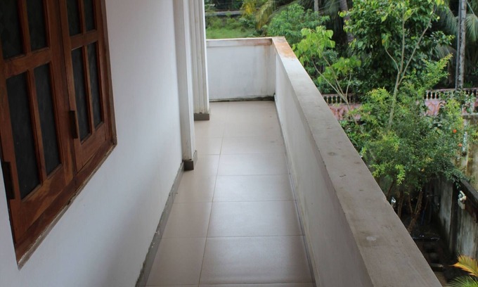 Jaffna Cabin | Jaffna Travel & Guest Inn: 2 AC Bedroom first floor AC house with free parkingnn