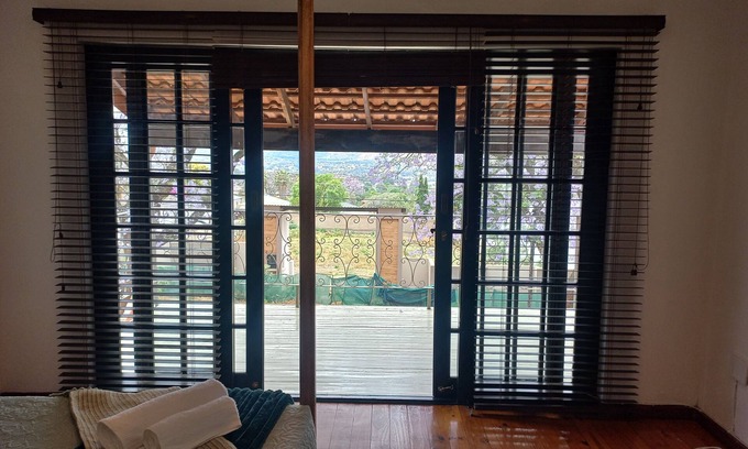 Greater Johannesburg Metropolitan Area House | Jakes's Place Modern Comfortable & Sunny 3-bedroom House in Kensington