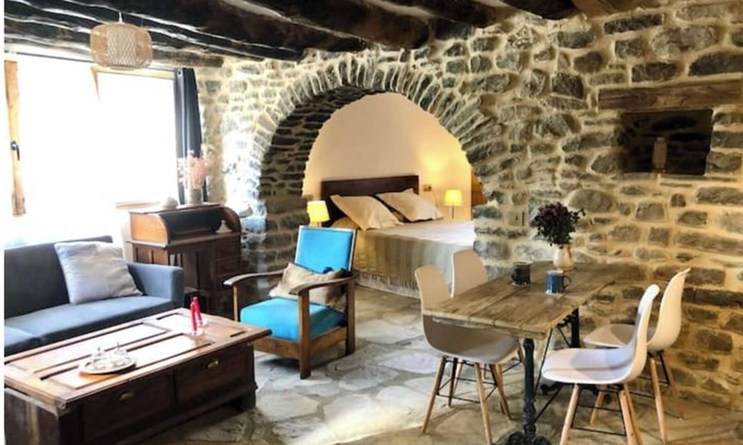 San Felices de Ara Apartment | Jal house. Stone apartment, fireplace