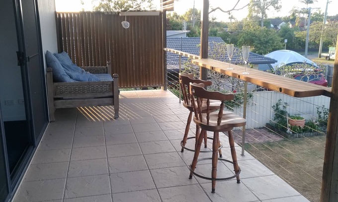 Tweed Heads Apartment | Jalibah by the Sea, close to Tweed River & Beaches sleeps 2-4 Pool Wifi Pets OK