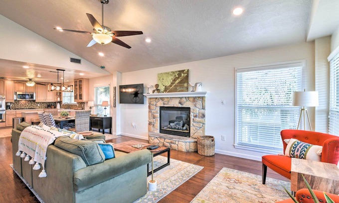 Jamaica Beach House | Jamaica Beach Waterfront Getaway: Kayaks & Dock!